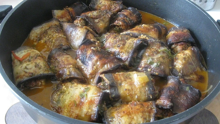 סופשבוע עם חיהל'ה - גלילת חצילים במילוי בשר