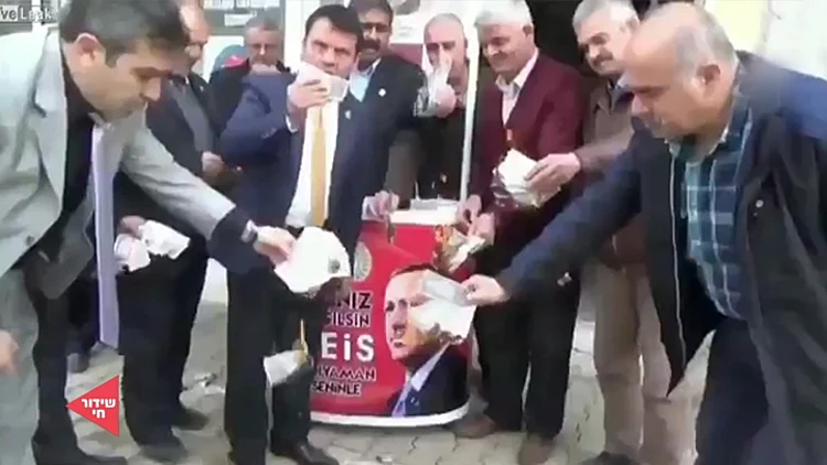 טורקים שורפים כסף