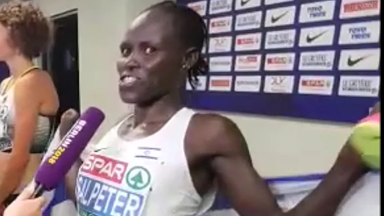 לונה צ'מטאי לאחר הזכייה באליפות אירופה