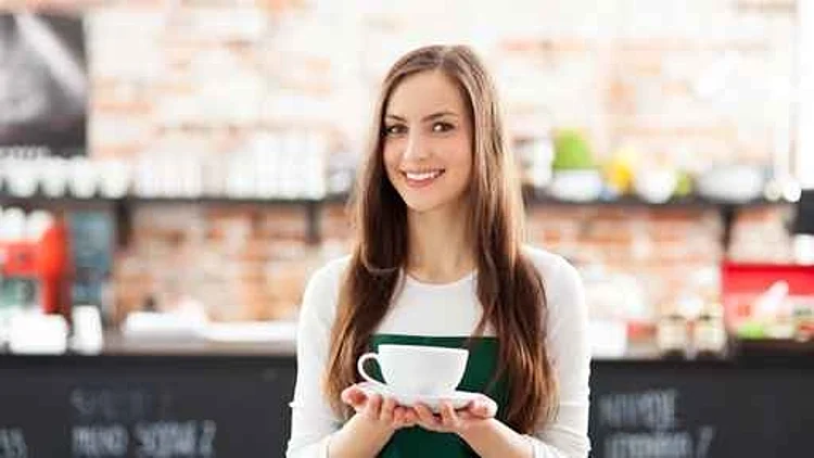 צתמלצרית בבית קפה