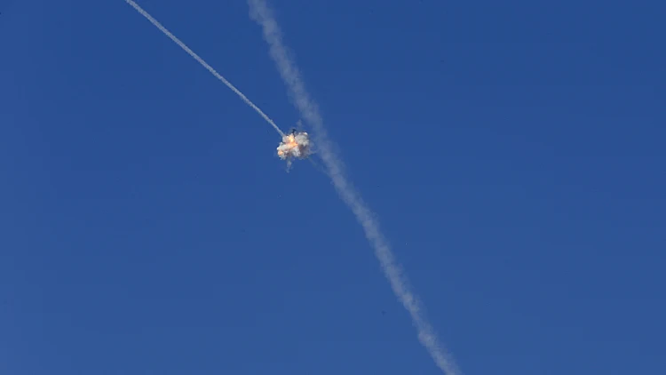 יירוט של רקטה מעזה על ידי טיל כיפת ברזל מעל שדרות במבצע צוק איתן