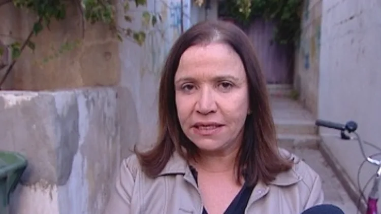 שלי יחימוביץ' מחוץ לביתה ביום שאחרי הבחירות