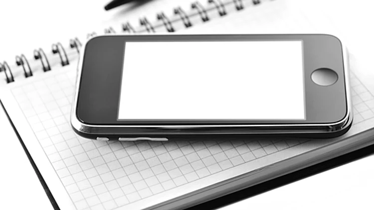 סמארטפון על מחברת