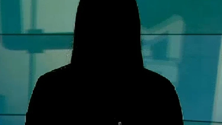 צללית של י' שסרטוני סקס שלה הופצו ברשת