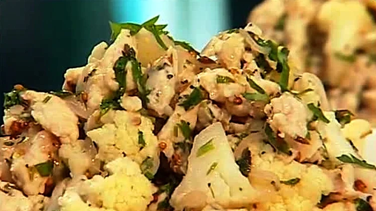 כרובית מטוגנת עם עוף קצוץ מתוך התוכנית של אהרוני 27.2.2011