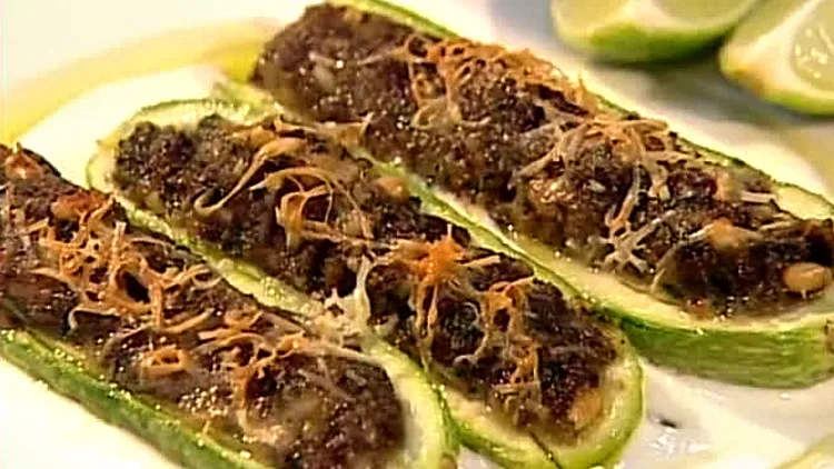 סירות קישואים ממולאות זיתים וגבינה מתוך התוכנית של אהרוני 16.1.2011