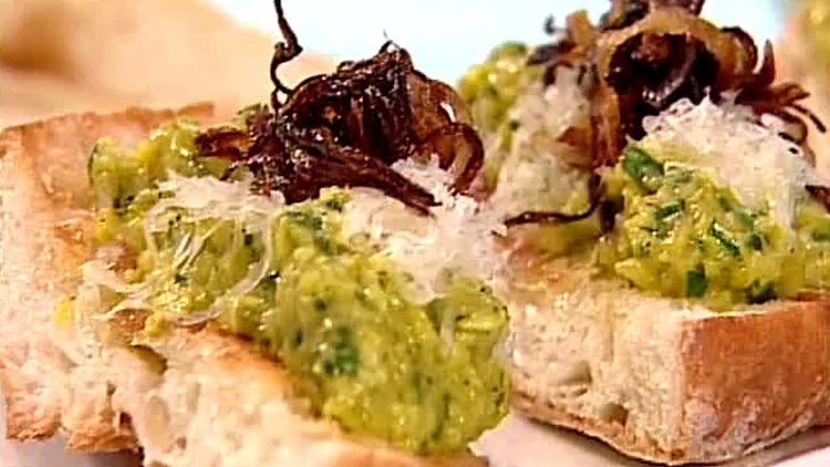 ברוסקטה עם ממרח קישואים ובצל מתוך התוכנית של אהרוני 16.1.2011