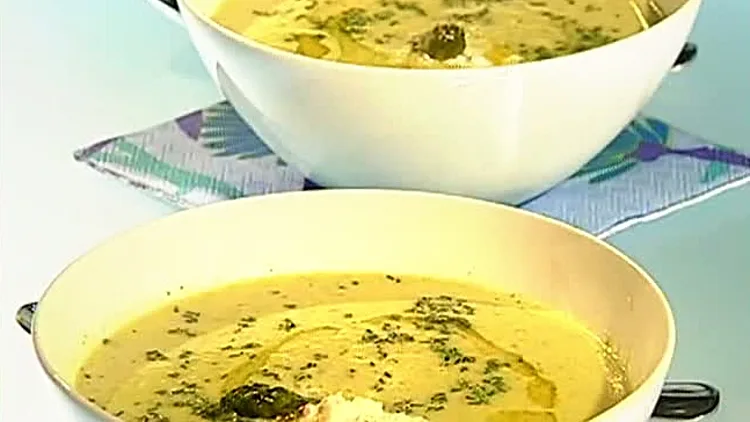 מרק אספרגוס עם קרם גבינת צאן ועירית מתוך התוכנית של אהרוני 19.12.10