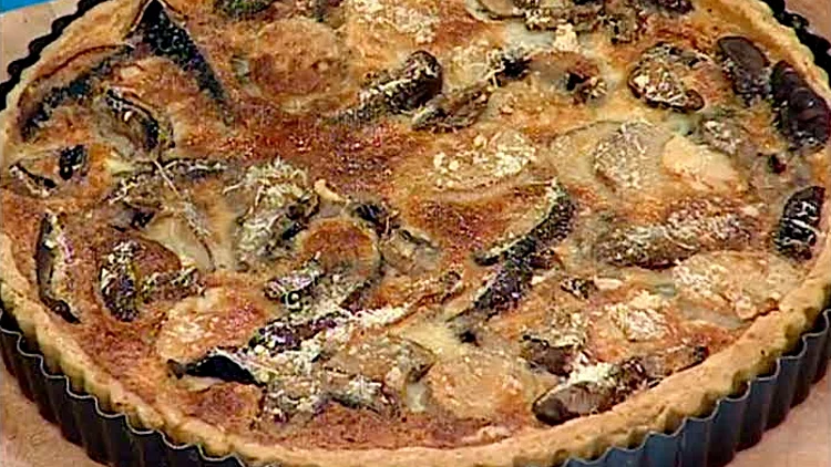 אהרוני מכין טארט פטריות