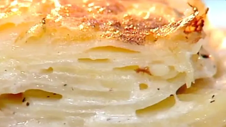 אהרוני מכין גראטן תפוחי אדמה