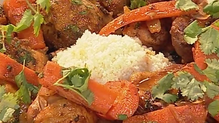 טאג'ין עוף עם גזרים ואפרסקים מתוך אהרוני 22.2.11