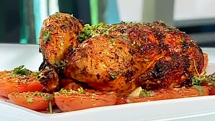 עוף שלם צלוי עם אריסה ולימונים כבושים מתוך התוכנית של אהרוני 4.1.2011