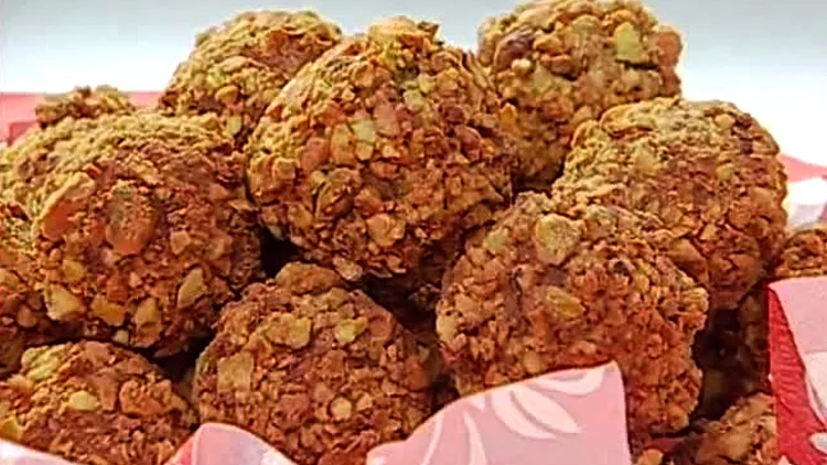 כדורי עוף בפיסטוקים מתוך התוכנית של אהרוני 21.12.10