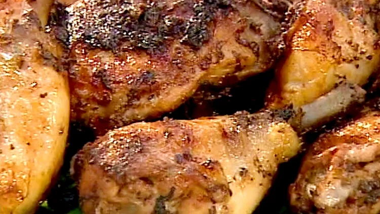 כרעיים של עוף צלויות בטפאנד זיתים מתוך התוכנית של אהרוני 7.12.10