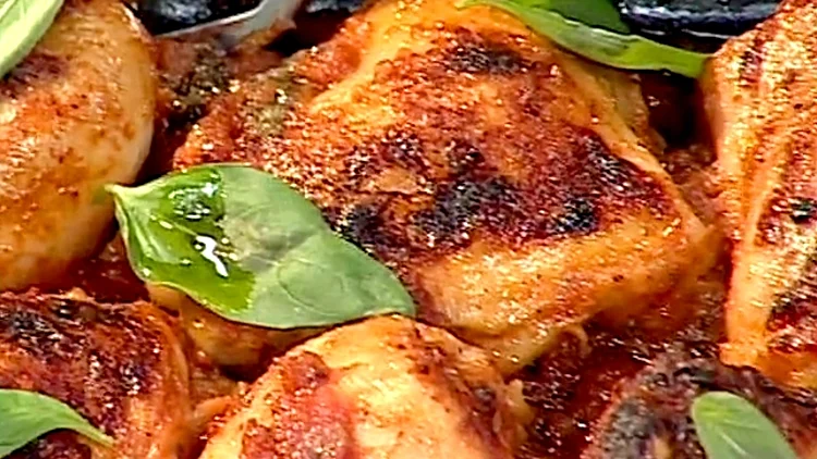 כרעיים של עוף צלויות עם עגבניות מתוך התוכנית של אהרוני 7.12.10