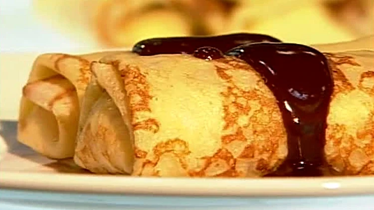 קרפ במילוי ריקוטה ודובדבנים מיובשים מתוך התוכנית של אהרוני 12.1.2011