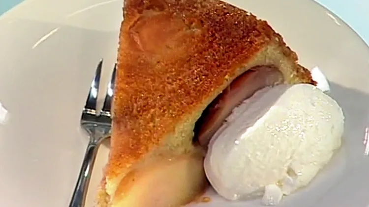 עוגת אפרסקים הפוכה מתוך התוכנית של אהרוני 8.12.10