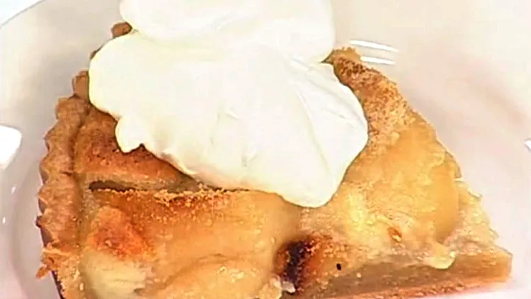 אהרוני מכין טארט תפוחים