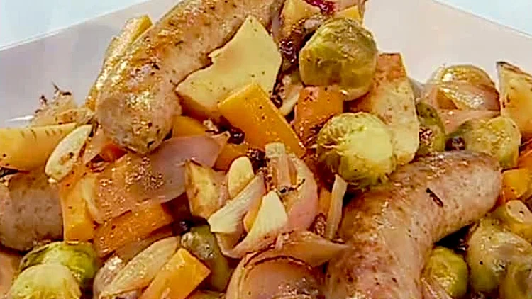 תבשיל נקניקיות עם ירקות מתוך התוכנית של אהרוני 24.2.2011