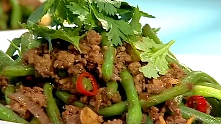 בשר טחון עם שעועית ירוקה על ריזוני מתוך התוכנית של אהרוני 10.2.2011