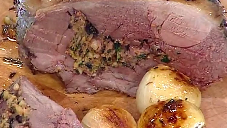 שוק טלה במילוי פטריות וצנוברים מתוך התוכנית של אהרוני 14.3.2011