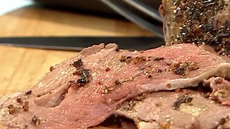 שוק טלה צלויה עם עשבי תיבול מתוך התוכנית של אהרוני 14.3.2011