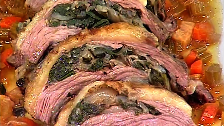 אהרוני מכין חזה בקר במילוי תרד