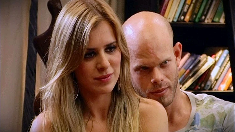 נלה ואור יושבים ביחד, היפה והחנון, עונה שנייה, פרק 16