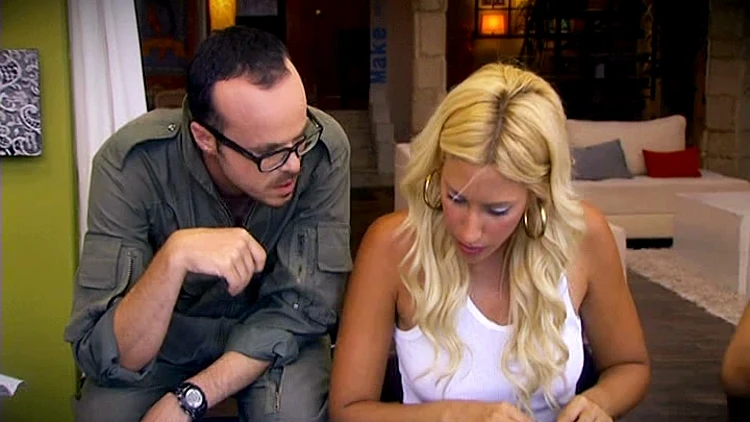 סהר ומאור במשימת הרכבת המטוסים. היפה והחנון 2, פרק 16