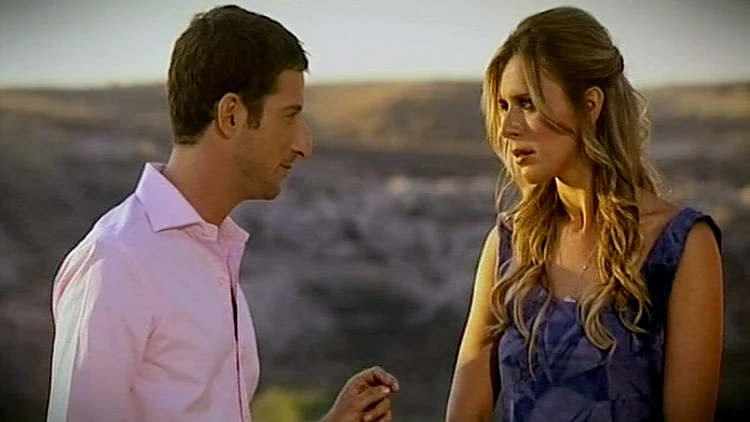 נלה ופיני עומדים, היפה והחנון, עונה שנייה, פרק 15