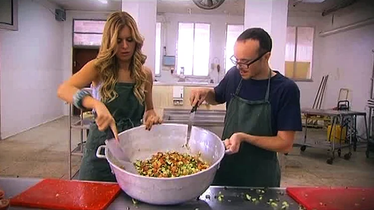 נלה וברברבאום במשימה בקיבוץ