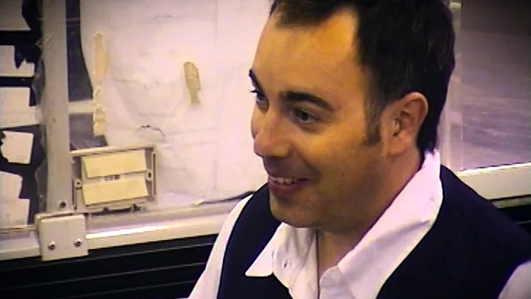 ירון מחייך, מתוך פרק 9, היפה והחנון