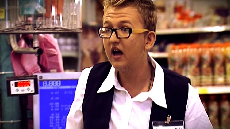 אלכס משתגע במשימה, מתוך פרק 9, היפה והחנון