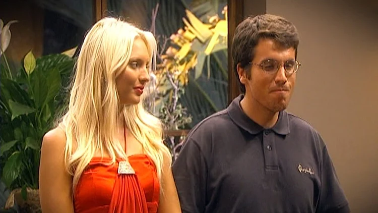 רם וכריסטין עומדים בחדר הניפוי מתוך פרק 5, 7.12.10