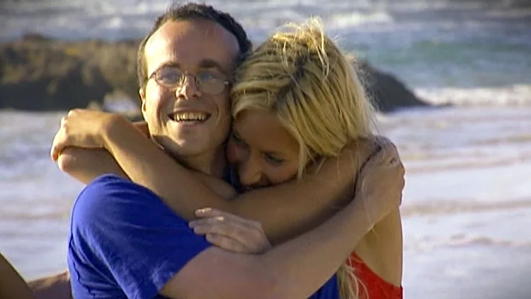 סהר וברברבאום מתחבקים , מתוך פרק 4, היפה והחנון