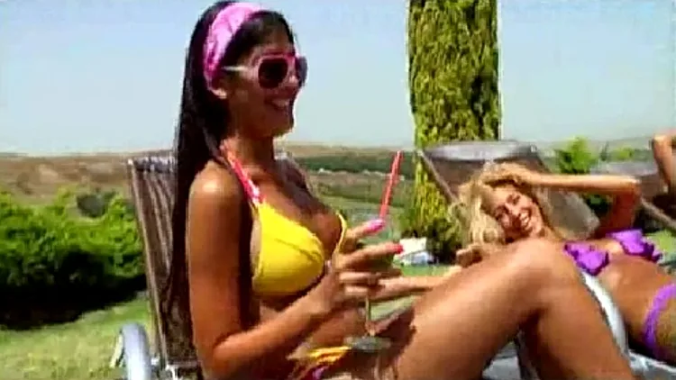 סיון בבריכה, מתוך התוכנית היפה והחנון, עונה 2, קטעים שלא שודרו