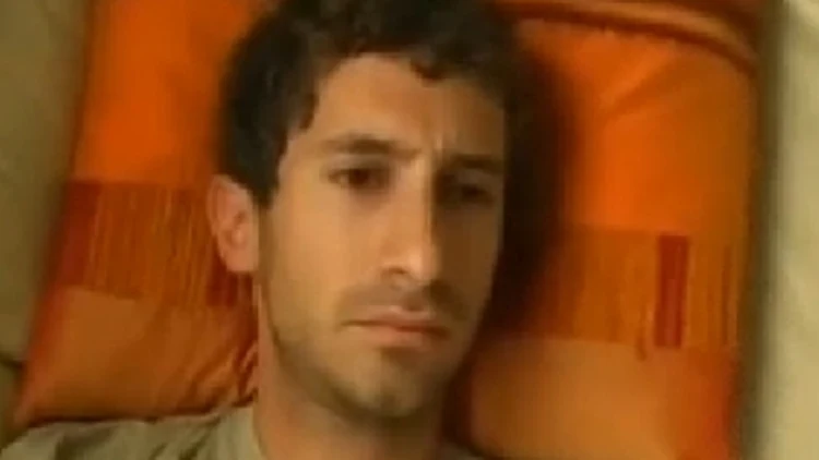 אדם הסובל מחרדה חברתית - מתוך אורלי וגיא