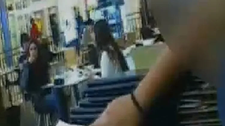 תיעוד בבית קפה שמגרש קשישים