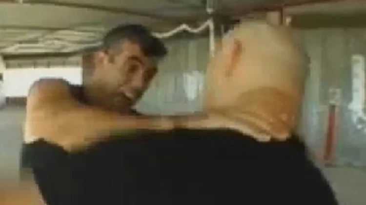 יאיר לפיד חונק את יאיר ניצני