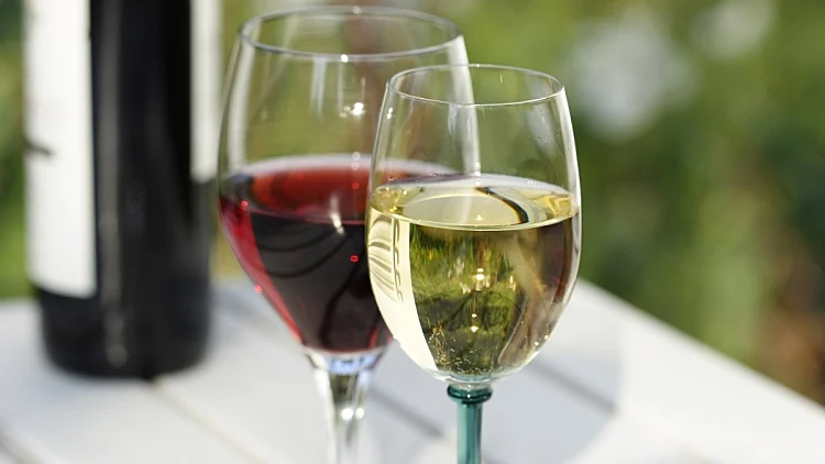 יין אדום ולבן