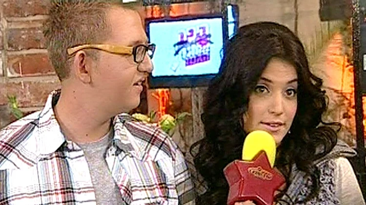 אלכס וליטל מתראיינים בתוכנית ספיישל גיא פינס על  גמר היפה והחנון 2