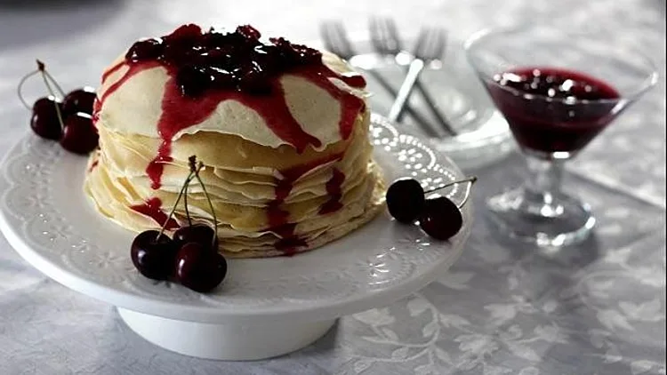 עוגת בלינצ'ס דובדבנים וקרם מסקרפונה