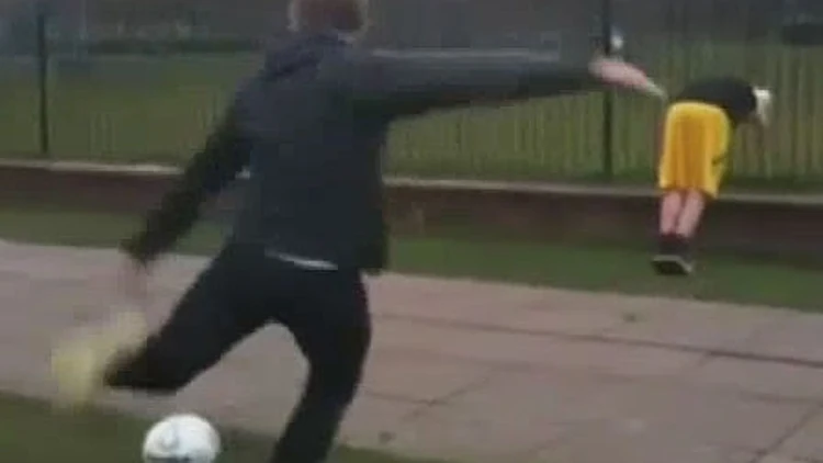 "חממת" - בועטים בישבן של חבר