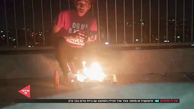 דניאל עמרם, העלה סרטון שריפת תפילין