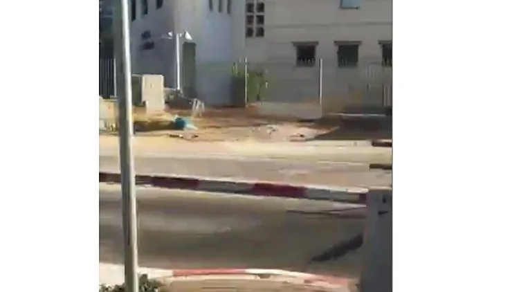 הכניסה המסובכת לתפוח הפיס בגבעתיים, ליד הקניון