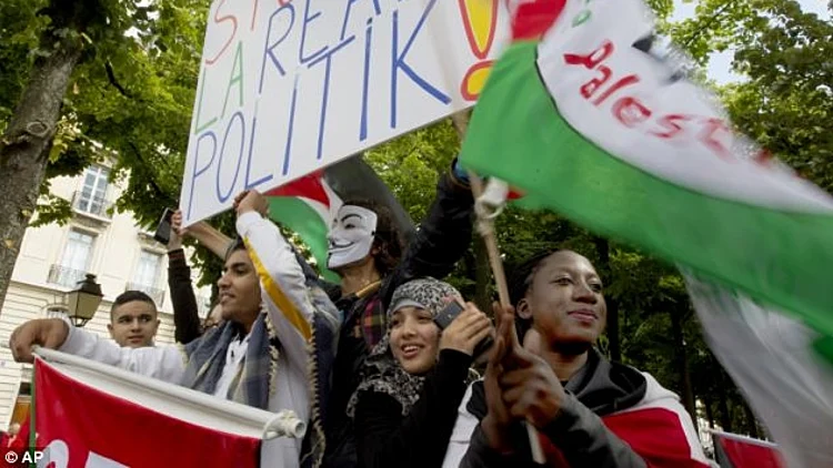 הפגנה בפריס נגד פעולות צה"ל בעזה