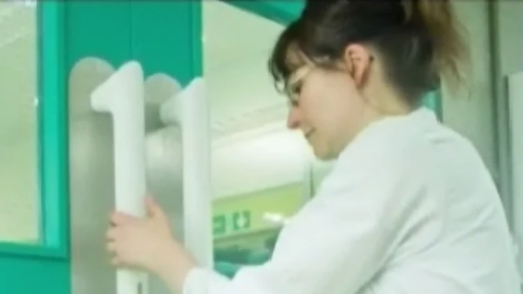 ידית PullClean, עוזרת לחטא ידיים ולמנוע זיהום