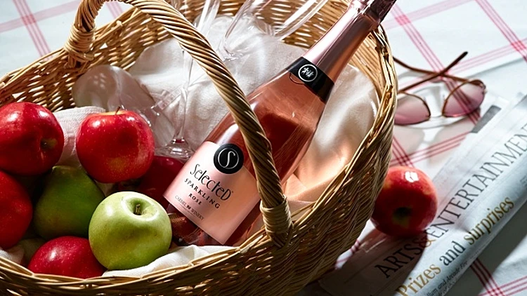 תמונה של יין לפיקניק,לכתבה עלהתאמת יין לאירועים, מתחם עולם היין, תמונה ראשיתולהפניות