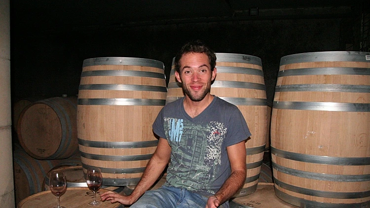 בן רון סומלייה מסעדת מסה לראיון איתו במדור עולם היין תמונה ראשית ולהפניות