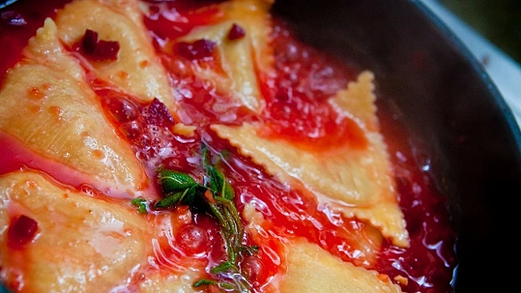 רביולי בחמאת סלט ומרווה, מתחם עולם היין תמונה בגודל מותאם אישית